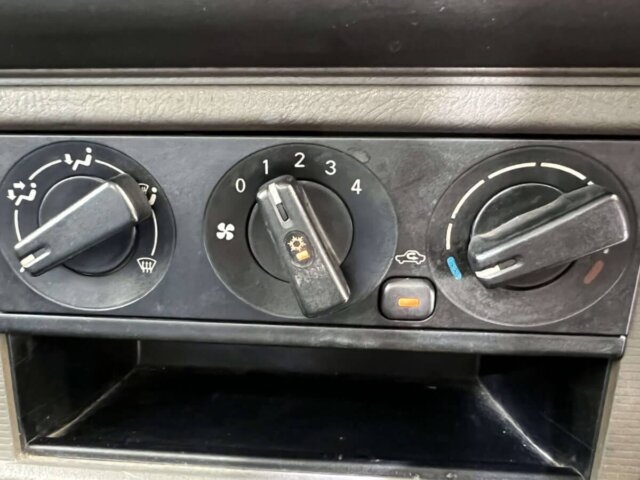 1999 MITSUBISHI MINICAB TRUCK