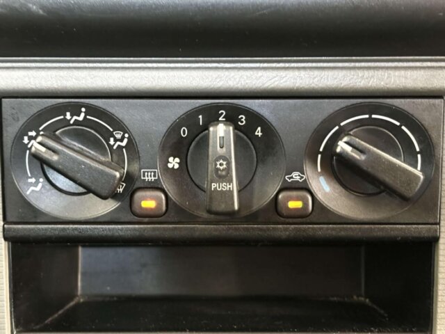 1999 MITSUBISHI MINICAB VAN