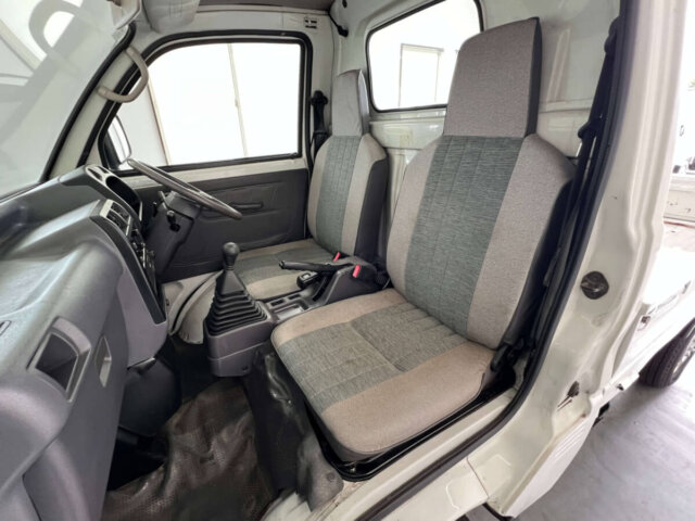 1996 MITSUBISHI MINICAB TRUCK