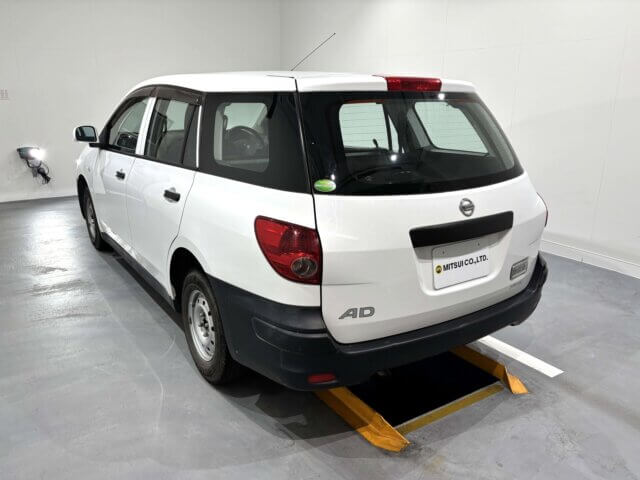 2015 NISSAN AD