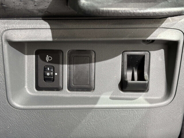 2013 MITSUBISHI MINICAB VAN