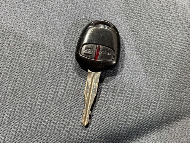 2013 MITSUBISHI MINICAB VAN