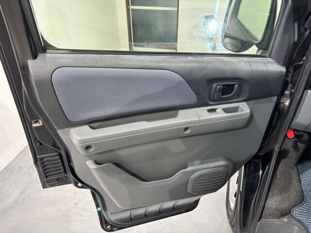 2013 MITSUBISHI MINICAB VAN