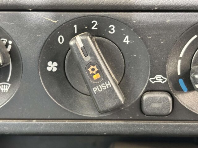 2000 MITSUBISHI MINICAB TRUCK