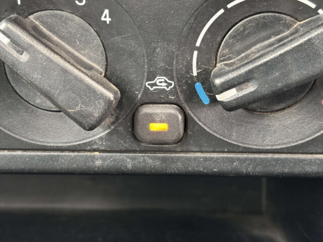 2000 MITSUBISHI MINICAB TRUCK