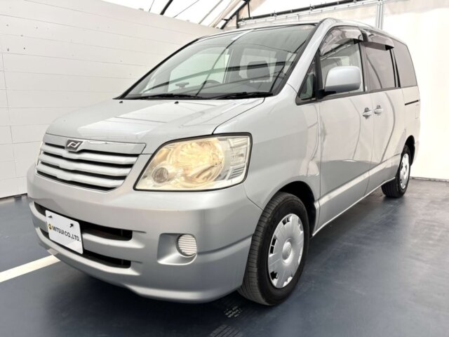 2001 TOYOTA NOAH
