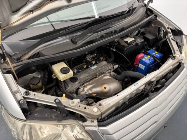 2001 TOYOTA NOAH