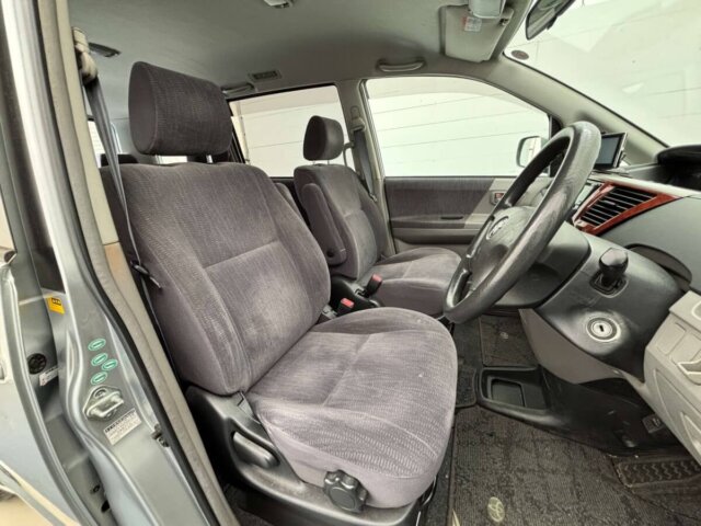 2001 TOYOTA NOAH