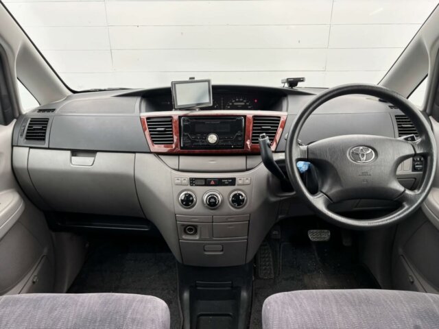 2001 TOYOTA NOAH