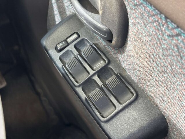 1995 MITSUBISHI BRAVO