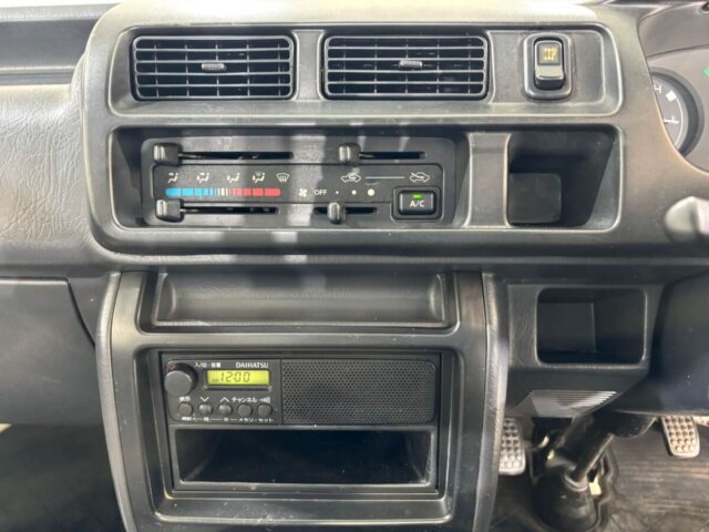 2000 DAIHATSU HIJET TRUCK